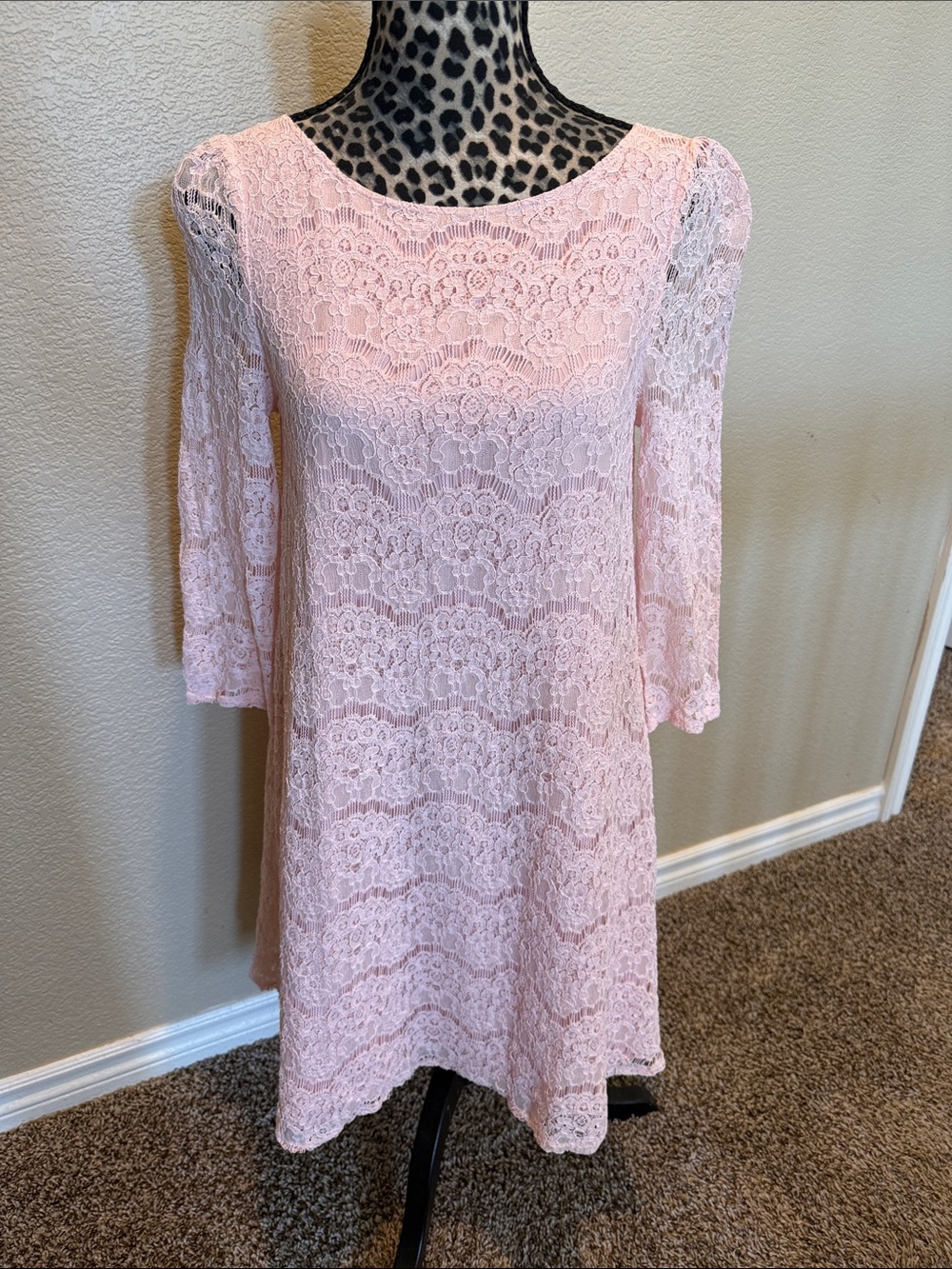 Women's Soft Pink Lace Dress - Elegant Scoop Neck